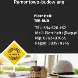 Grafika reklamowa firmy remontowo-budowlanej Piotr Helt TER-BUD z informacjami kontaktowymi, logo z napisem 'Doradztwo Gratis', wizualizacją projektu domu, kaskiem budowlanym i laptopem w tle.
