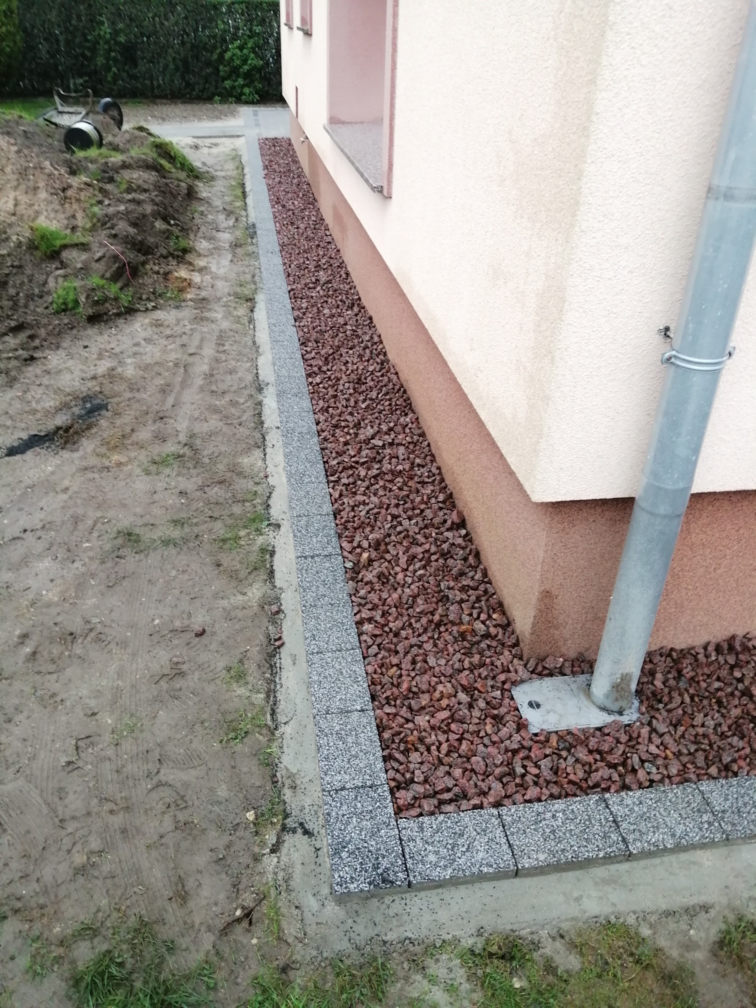 Opaski z kostki granitu obrzeży