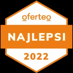 Pomarańczowo-biała odznaka Oferteo 'Najlepsi 2022' na czarnym tle.
