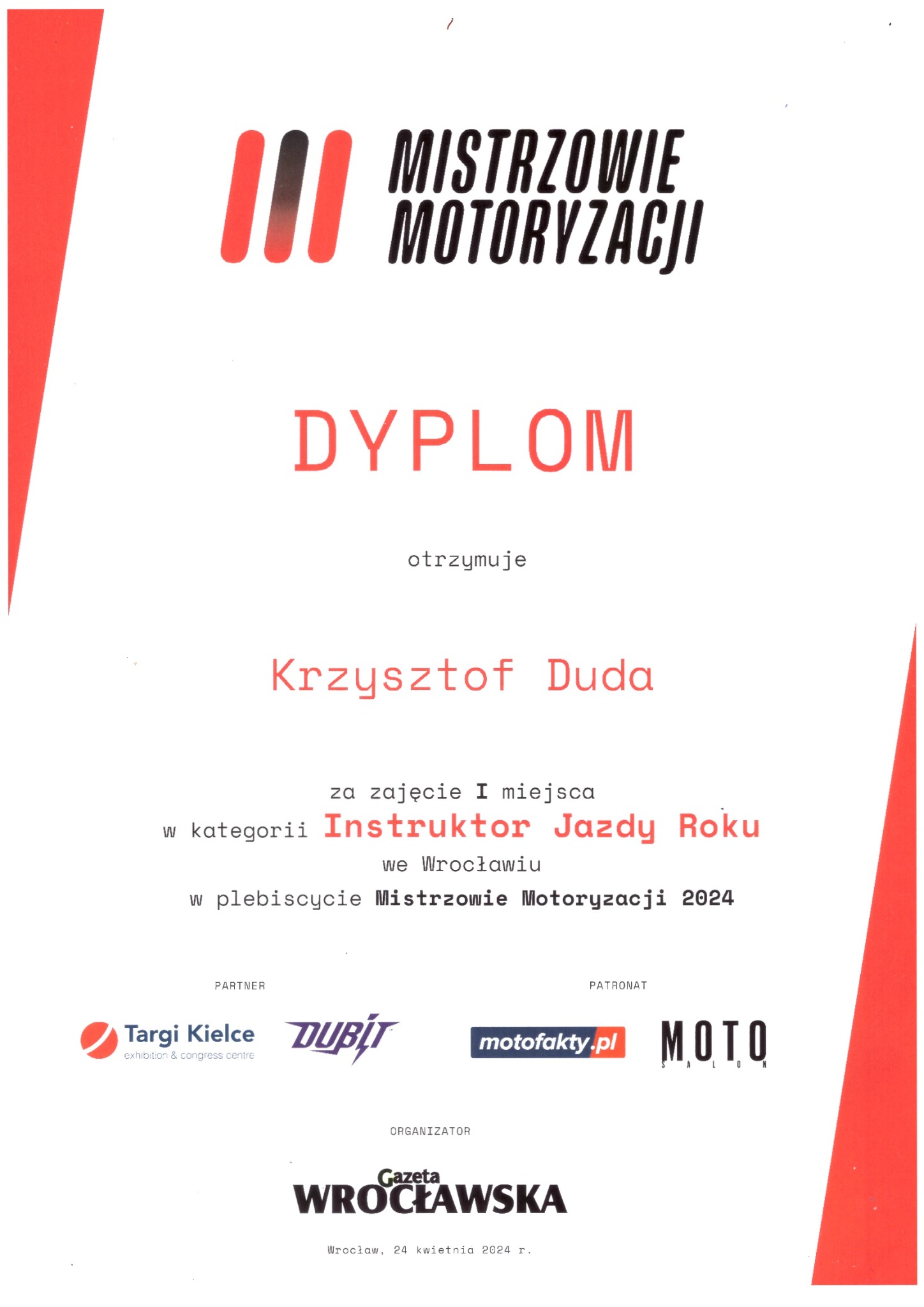 Dyplom dla Krzysztofa Dudy za zajęcie I miejsca w kategorii Instruktor Jazdy Roku we Wrocławiu w plebiscycie Mistrzowie Motoryzacji 2024, z logo partnerów i organizatora.