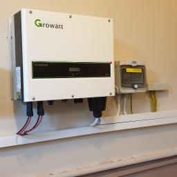 Timeel Piotr Kwiatkowski - Montaż falownika i zabezpieczeń do paneli fotowoltaicznych