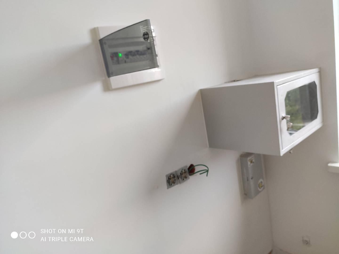 Internet skrzynie rack alarmy serwery i telefony