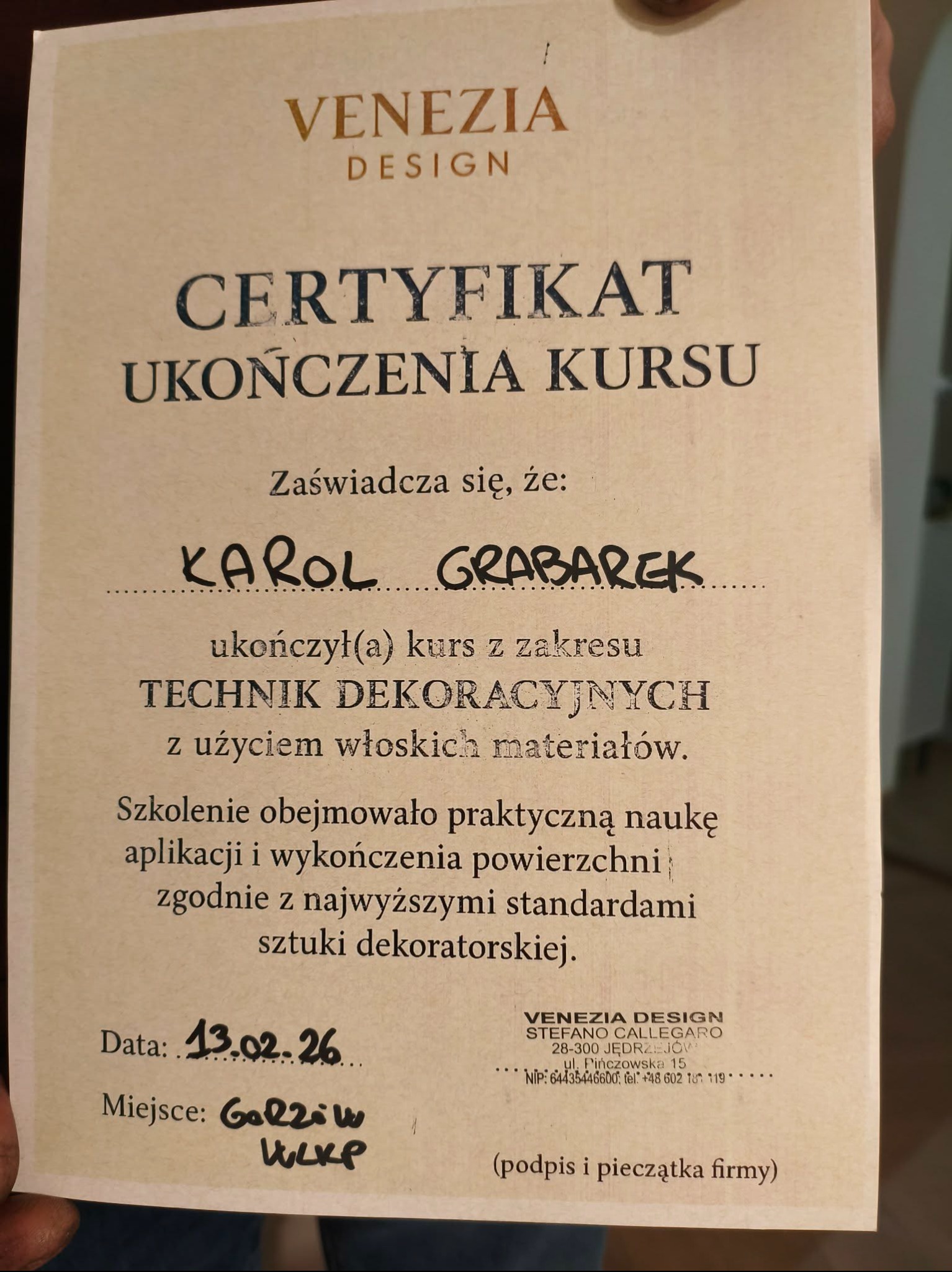 Certyfikat ukończenia kursu technika dekoracyjnych z użyciem włoskich materiałów, wystawiony dla Karola Grabarka przez Venezia Design.