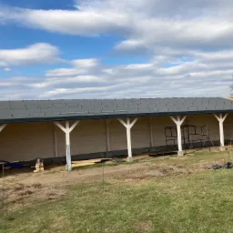 Wiata 50 m2 pod panele solarne. Drewno KVH i C24, malowanie na biało farba Osmo.