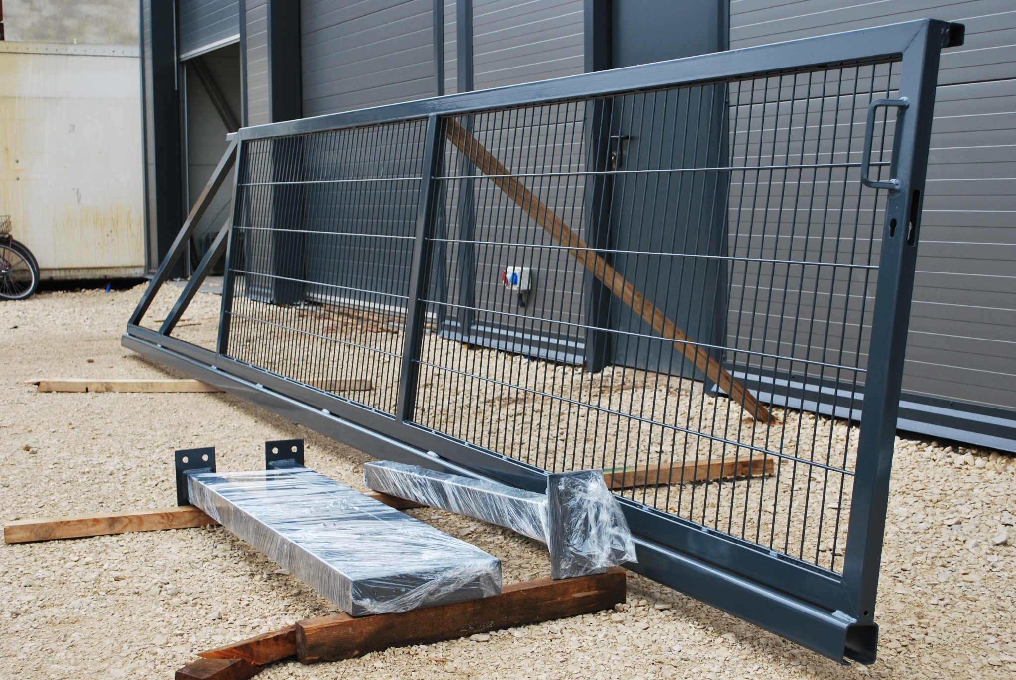 Brama 500x143cm , 2D 6/5/6mm , ocynk + RAL 7016