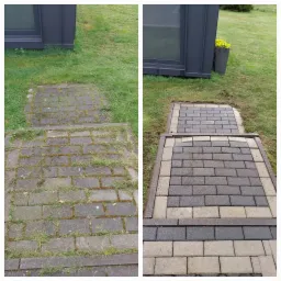 Porównanie stanu kostki brukowej przed i po czyszczeniu: po lewej stronie kostka pokryta mchem i brudem, po prawej stronie czysta kostka, podkreślająca różnicę w kolorze i fakturze, z widocznym...