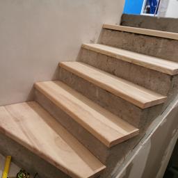 stopnie schodowe jesionowe lub dębowe możliwe z montażem i wykończeniem do wyboru wiele kolorów 
