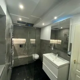 Generalny remont łazienki; hydraulika, elektryka, tynki, ogrzewanie podłogowe , podwieszany sufit, płytki gresowe itd