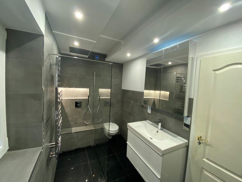 Generalny remont łazienki; hydraulika, elektryka, tynki, ogrzewanie podłogowe , podwieszany sufit, płytki gresowe itd