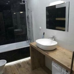 łazienka wykonana w gdańsku od a do z blat wykonany z kafli, przerobki hydrauliczne i elektryczne, sufit podwieszany, 
