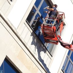 Iw-Bud - Mycie alpinistyczne-pracownicy z uprawnieniami.