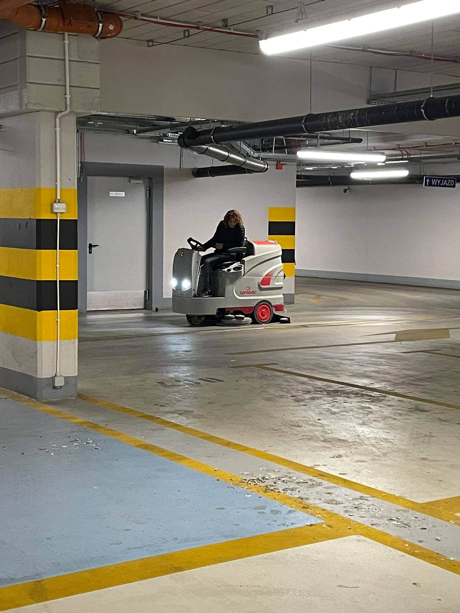 Maszynowe mycie garaży