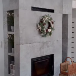 Kominek obłożony plytkami 75x75.