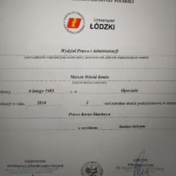 Skan świadectwa ukończenia studiów podyplomowych z zakresu Prawa Karnego Skarbowego, wydanego przez Uniwersytet Łódzki na nazwisko Marcin Witold Kmita, z pieczęciami i podpisami, datowane na 17...