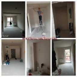 Montaż gładzi na suficie w pomieszczeniu w trakcie remontu, pracownik na drabinie, widoczne narzędzia i materiały budowlane, surowe wnętrze.