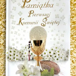 Okładka książki 'Pamiątka Pierwszej Komunii Świętej' z kielichem, hostią, różańcem i liliami na błyszczącym, złotym tle.