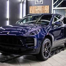 Porsche Macan zabezpieczony bezbarwnymi foliami ochronnymi oraz pakietem powłok ceramicznych. 