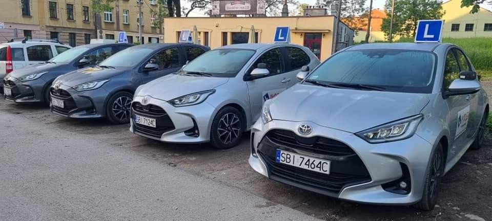 posiadamy 7 samochodów toyota Yaris