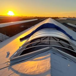 Ocieplenie PUR i pokrycie membranom PVC dachu skośnego dla klienta z Belgii