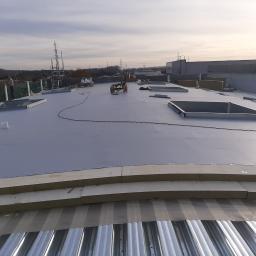 Podwójne ocieplenie dachu wełną i pokrycie membranom PVC dla klienta z Belgii