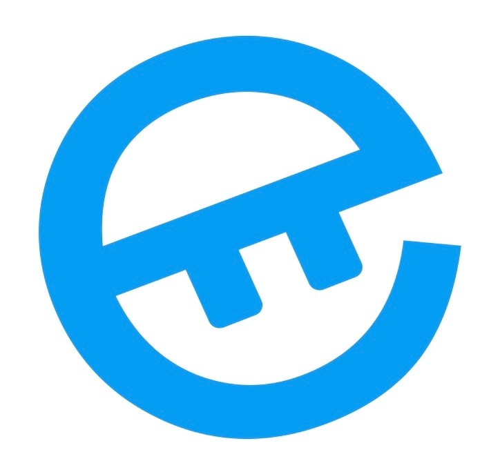 Jasnoniebieskie logo firmy el-instalator.pl przedstawiające stylizowaną literę 'E' z elementami przypominającymi wtyczkę elektryczną, na białym tle.