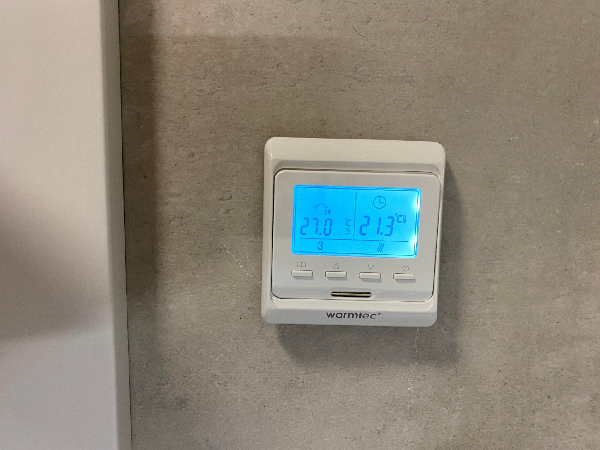 Montaż ogrzewania podłogowego wraz ze sterownikiem.