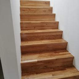 montaż stopnic i podstopnic schodowych na gotowo