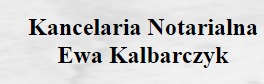 Tablica informacyjna z napisem 'Kancelaria Notarialna Ewa Kalbarczyk' czarną czcionką na jasnym tle.
