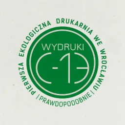 Okrągłe logo zielonej drukarni ekologicznej z Wrocławia, z napisem 'Wydruki' i symbolem graficznym wewnątrz.