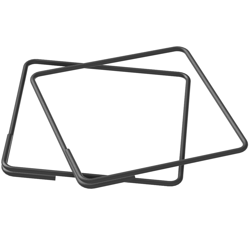 Dwie czarne, metalowe ramy kwadratowe, ułożone jedna na drugiej pod kątem, na białym tle, z widocznymi spawanymi rogami.