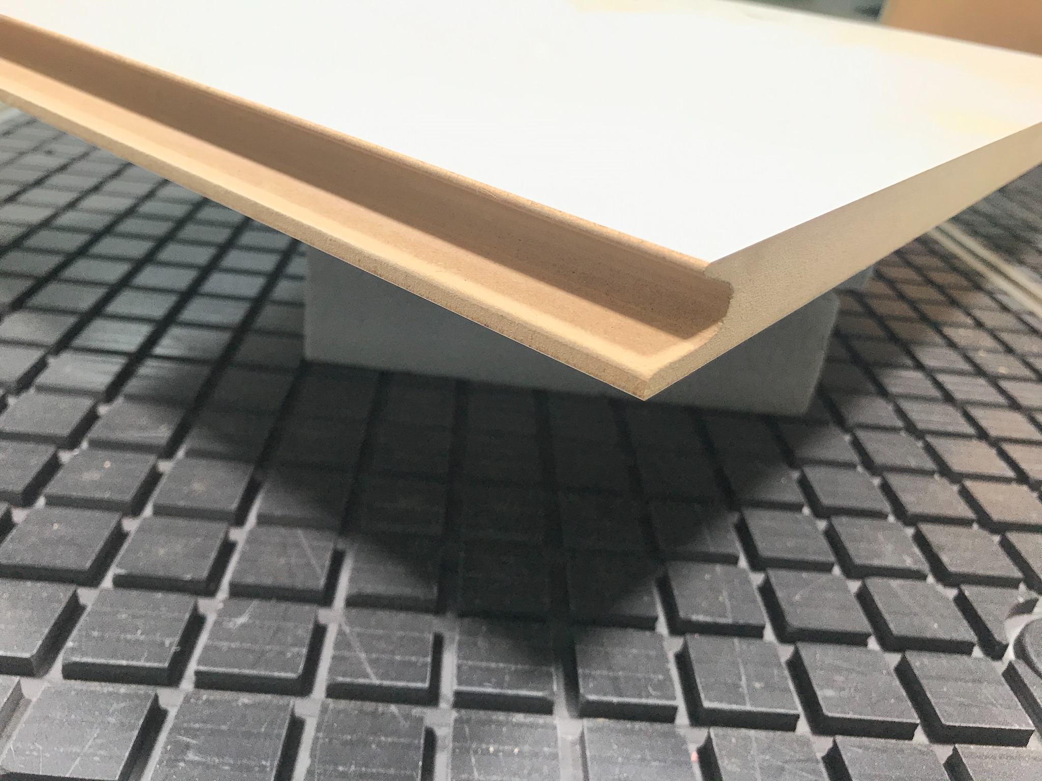 Fronty Meblowe z podchwytami