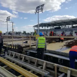 komanda, budownictwo, podwykonawca, zlecenia dla podwykonawc&oacute;w, stadion