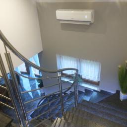 Montaż klimatyzacji na klatce schodowej z nawiewem na salon - Orońsko