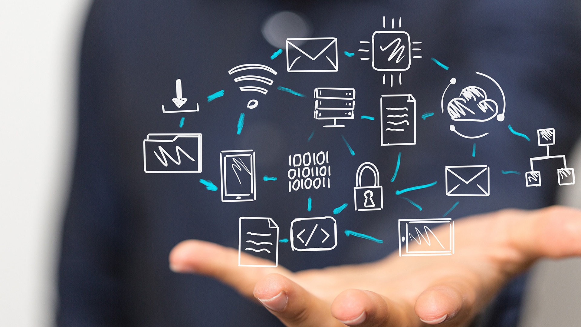 Dłoń prezentująca graficzne ikony symbolizujące różne aspekty infrastruktury IT, w tym chmurę, serwery, urządzenia mobilne i zabezpieczenia, połączone niebieskimi liniami.