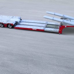 LEMBUS - Wynajem busów i autokarów, przewóz towarów oraz transport niskopodwoziowy - Nowa, pusta, niskopodwoziowa przyczepa lawetowa z rozkładanymi najazdami, pomalowana na czerwono i srebrno, stojąca na betonowym placu.