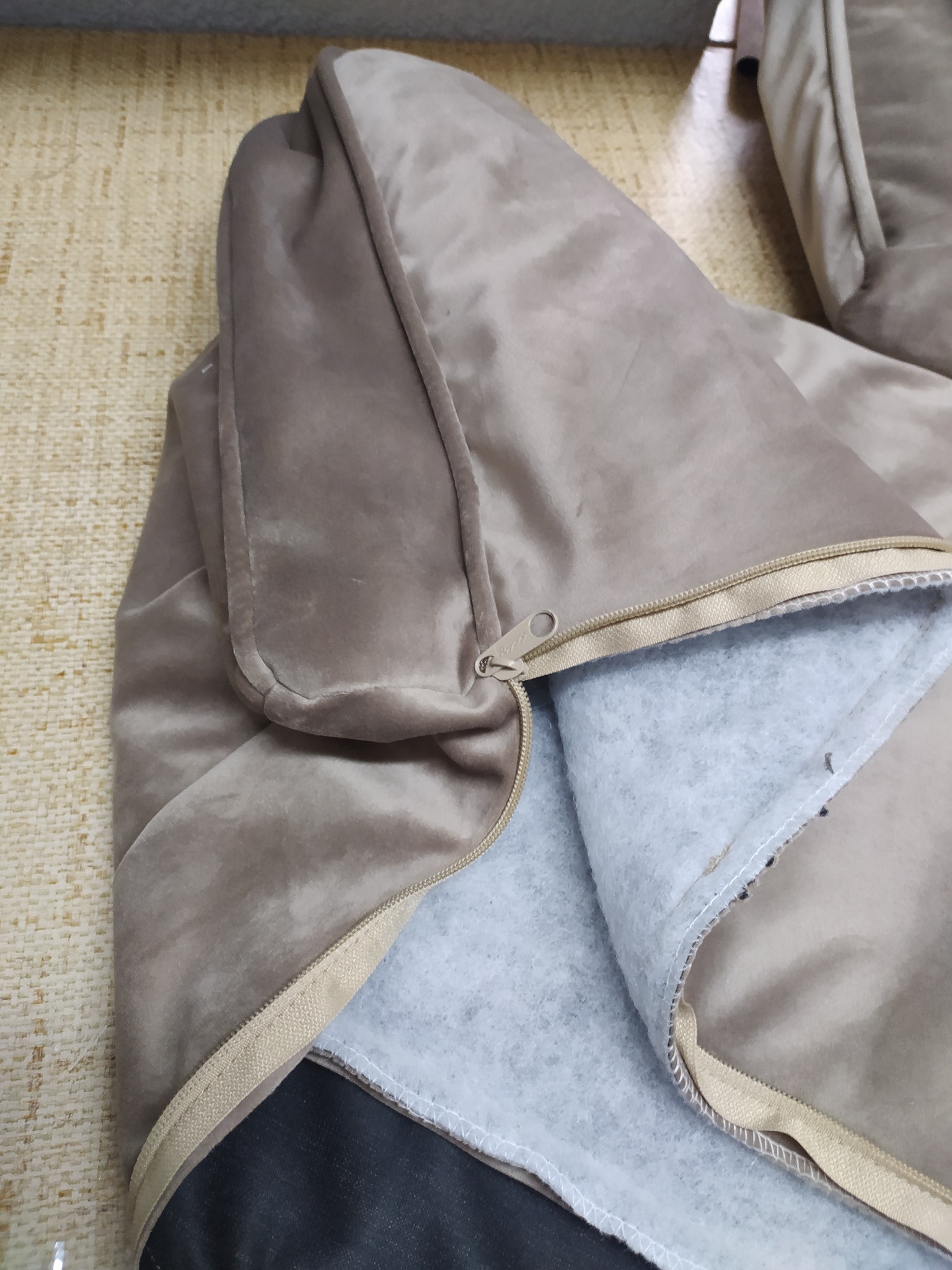 Poduszka oparcia na żyłce.