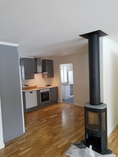 Montaż kuchni, podłóg, kominka