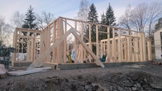 Budowa domu. Szkielet drewniany. Etap 1