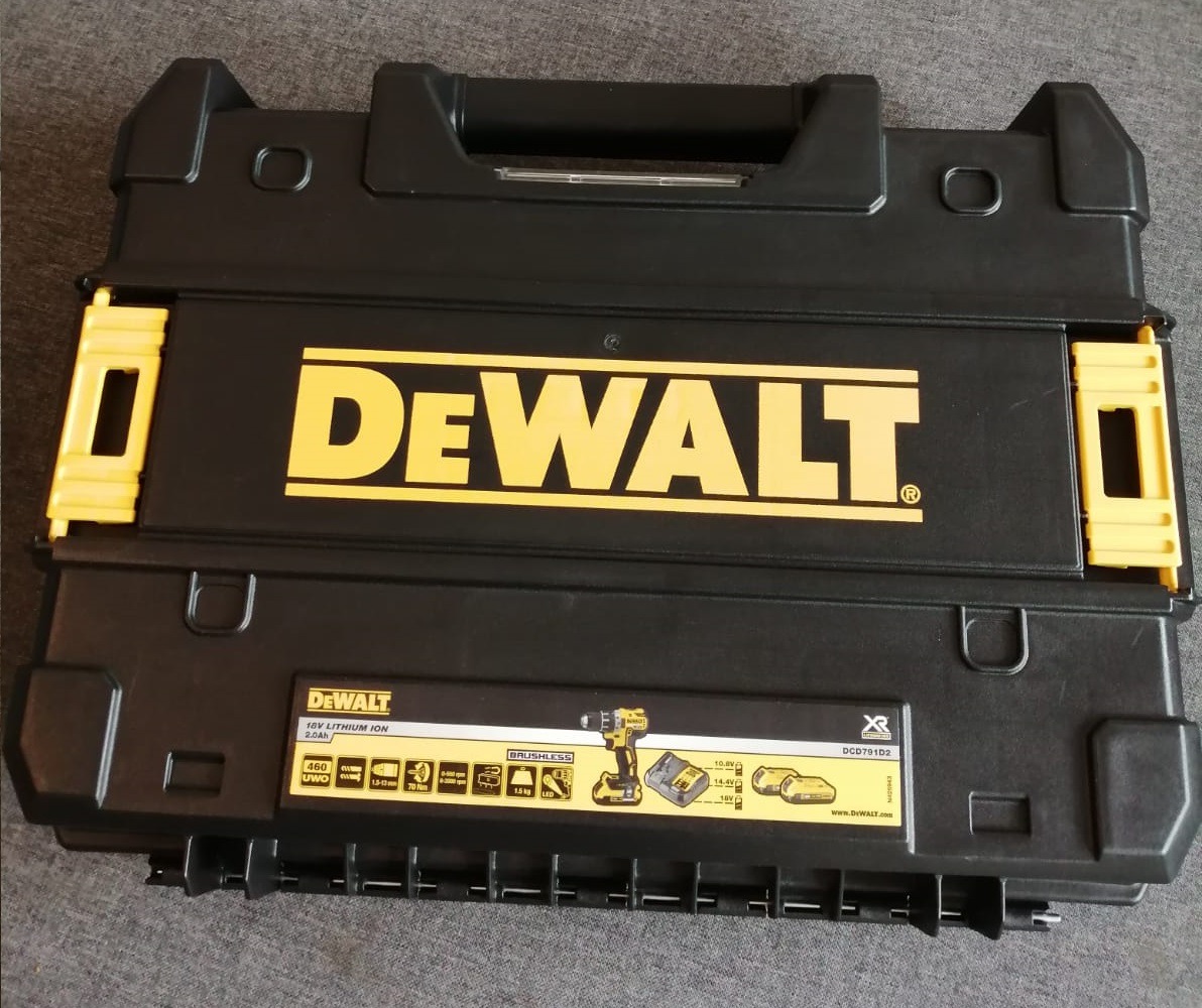 Pracujemy na sprzętach firmy DeWalt.