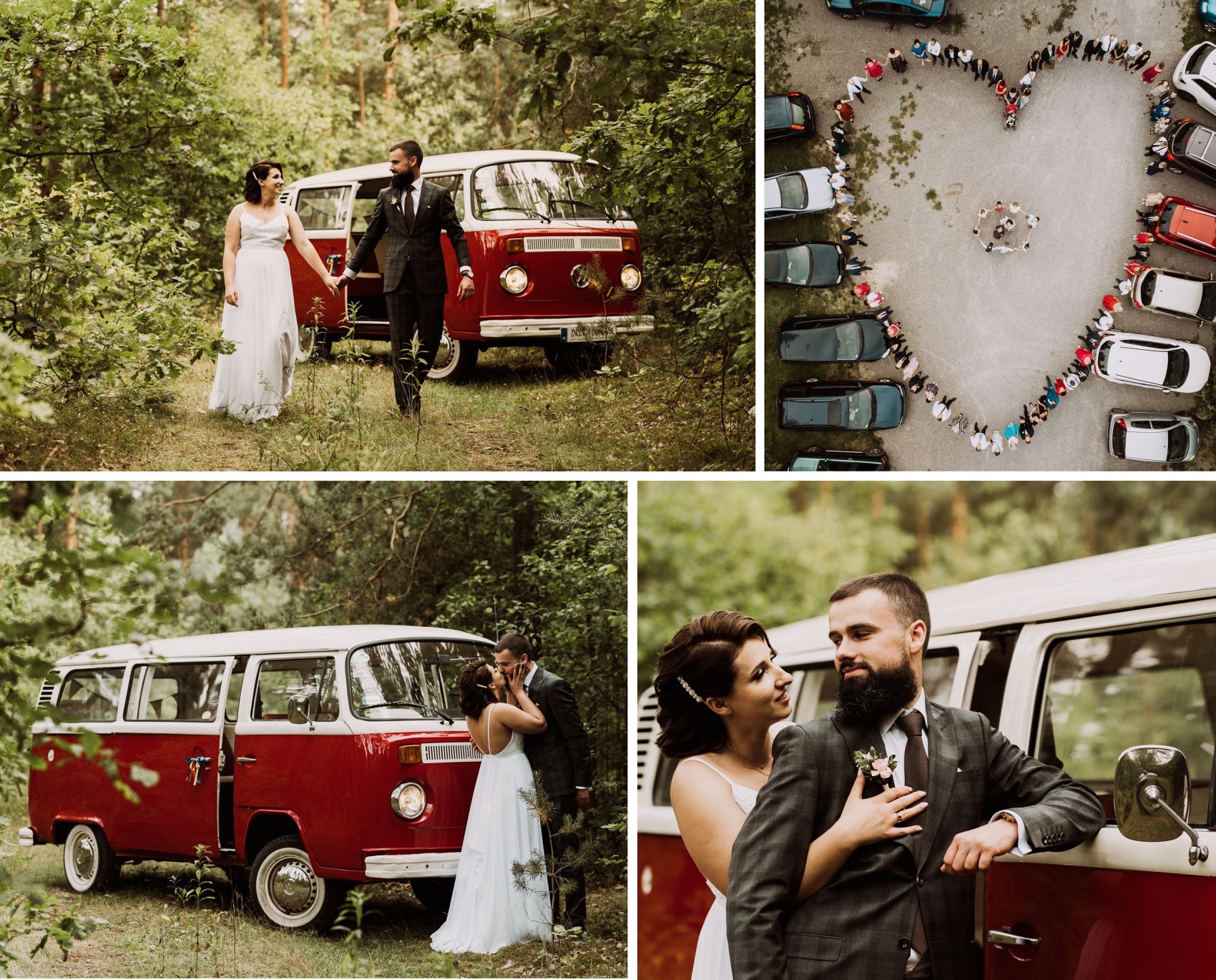 Para młoda w lesie obok czerwonego Volkswagena T1, ujęcie z drona przedstawiające gości ustawionych w kształt serca otaczającego parę.