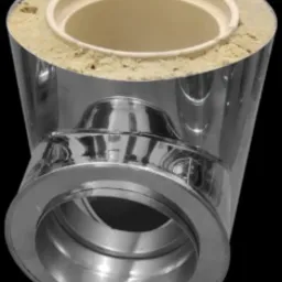 Kształtka kominowa typu trójnik ze stali nierdzewnej z izolacją termiczną, widok z góry, na czarnym tle.