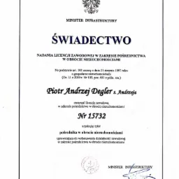 Skan świadectwa nadania licencji zawodowej pośrednika w obrocie nieruchomościami dla Piotra Andrzeja Deglera z Gorzowa Wielkopolskiego, wydanego przez Ministra Infrastruktury.