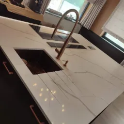 Kuchnia wykonana przez Nas z konglomeratu CALACATTA SILVA 🥰🥰