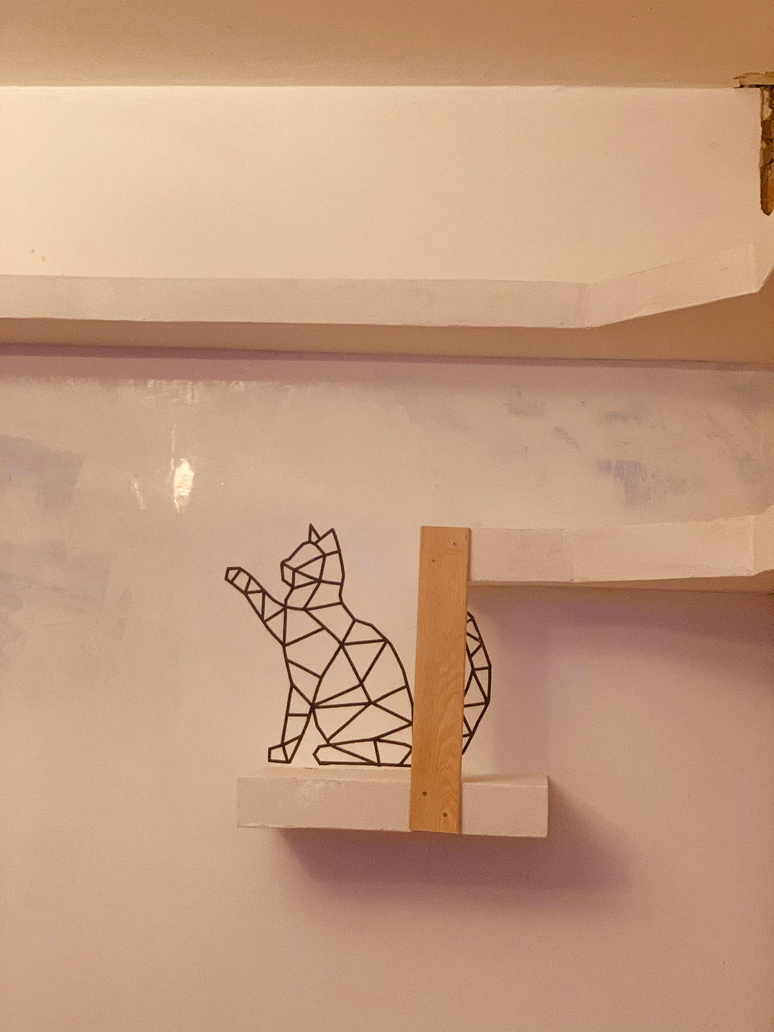 Grafik geometryczna wraz ze stiukiem w efekcie lustra