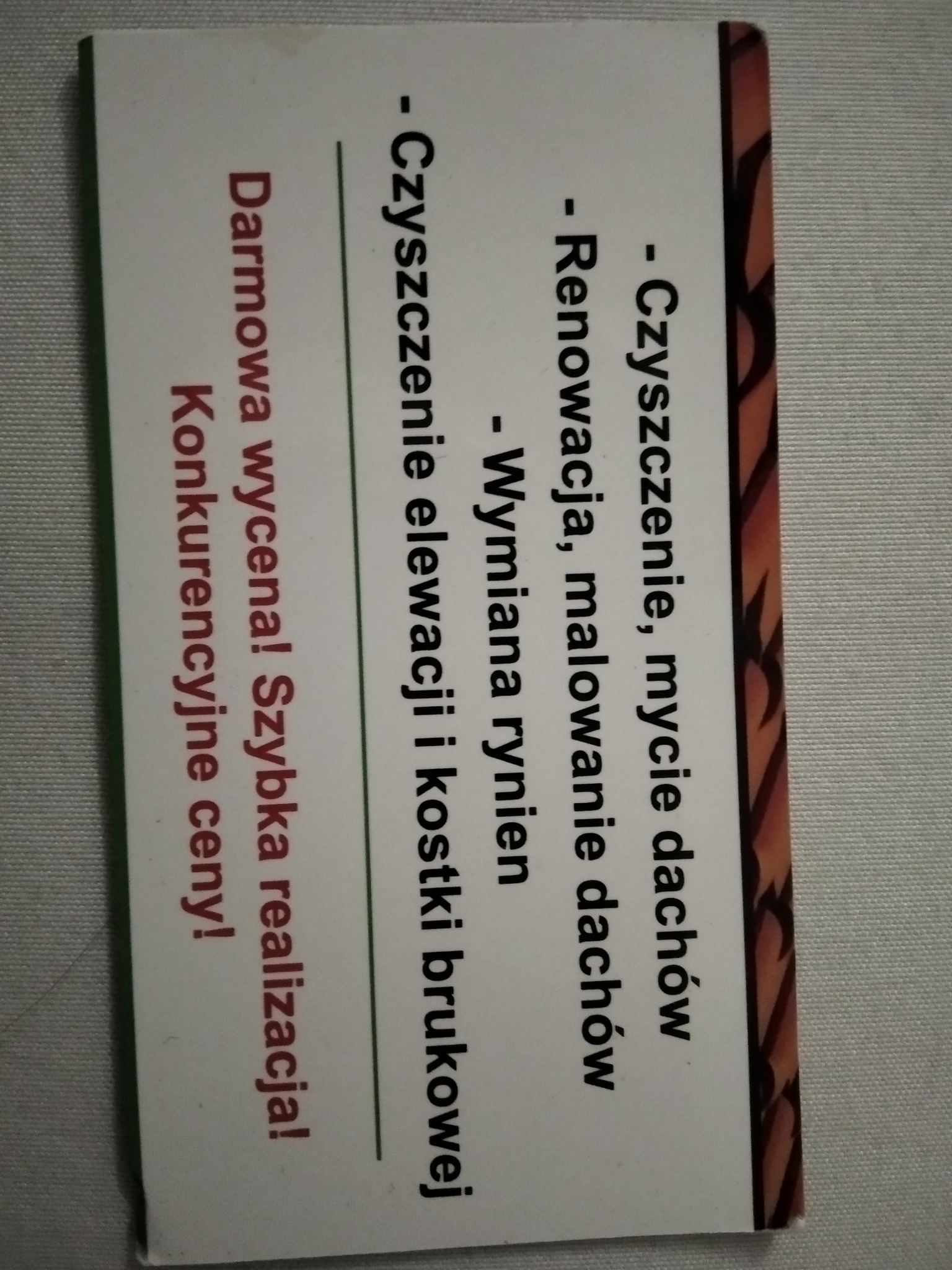 Wizytówka firmy oferującej usługi czyszczenia i renowacji dachów, elewacji oraz wymiany rynien, z informacją o darmowej wycenie i konkurencyjnych cenach.