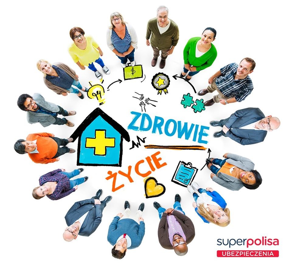 Grupa uśmiechniętych osób różnej narodowości, widziana z góry, otacza rysunkowe symbole: dom z krzyżem, serce, dokument z listą, moneta, żarówka i napis 'Zdrowie Życie', na białym tle z logotypem...