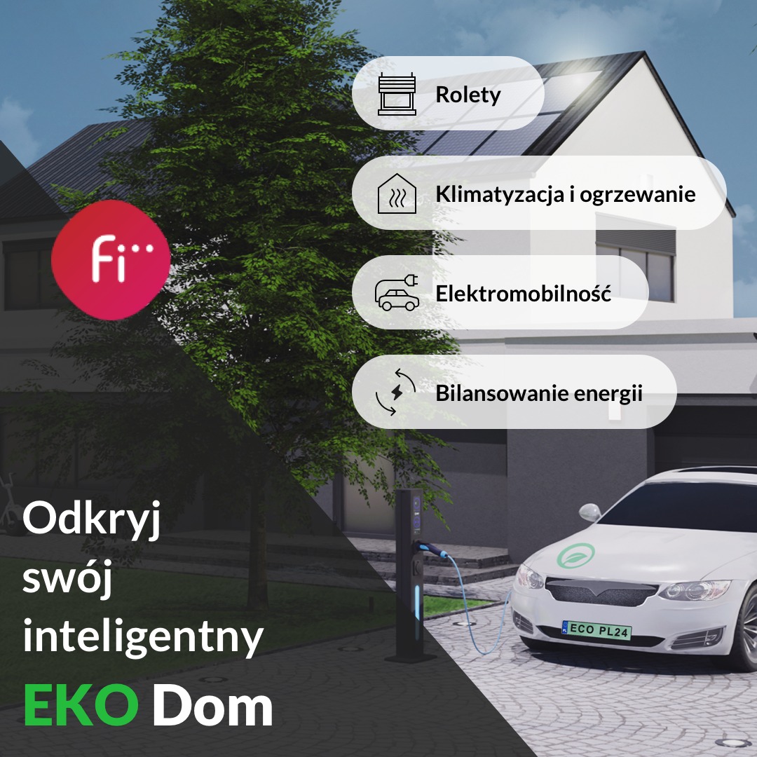 Wizualizacja nowoczesnego domu z panelami słonecznymi, stacją ładowania pojazdów elektrycznych, roletami zewnętrznymi i systemem bilansowania energii, z logo firmy w lewym górnym rogu.