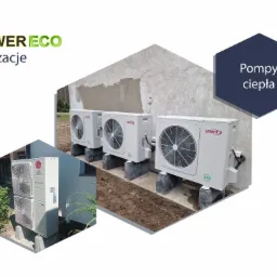 Instalacja pomp ciepła: trzy jednostki zewnętrzne Lennox ustawione szeregowo przy budynku, obok jednostka LG Therma V przy domu, widoczne logo PowerEco z napisem 'Realizacje'.