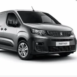 Szary Peugeot Partner w wersji dostawczej, prezentowany na białym tle z delikatnym cieniowaniem.