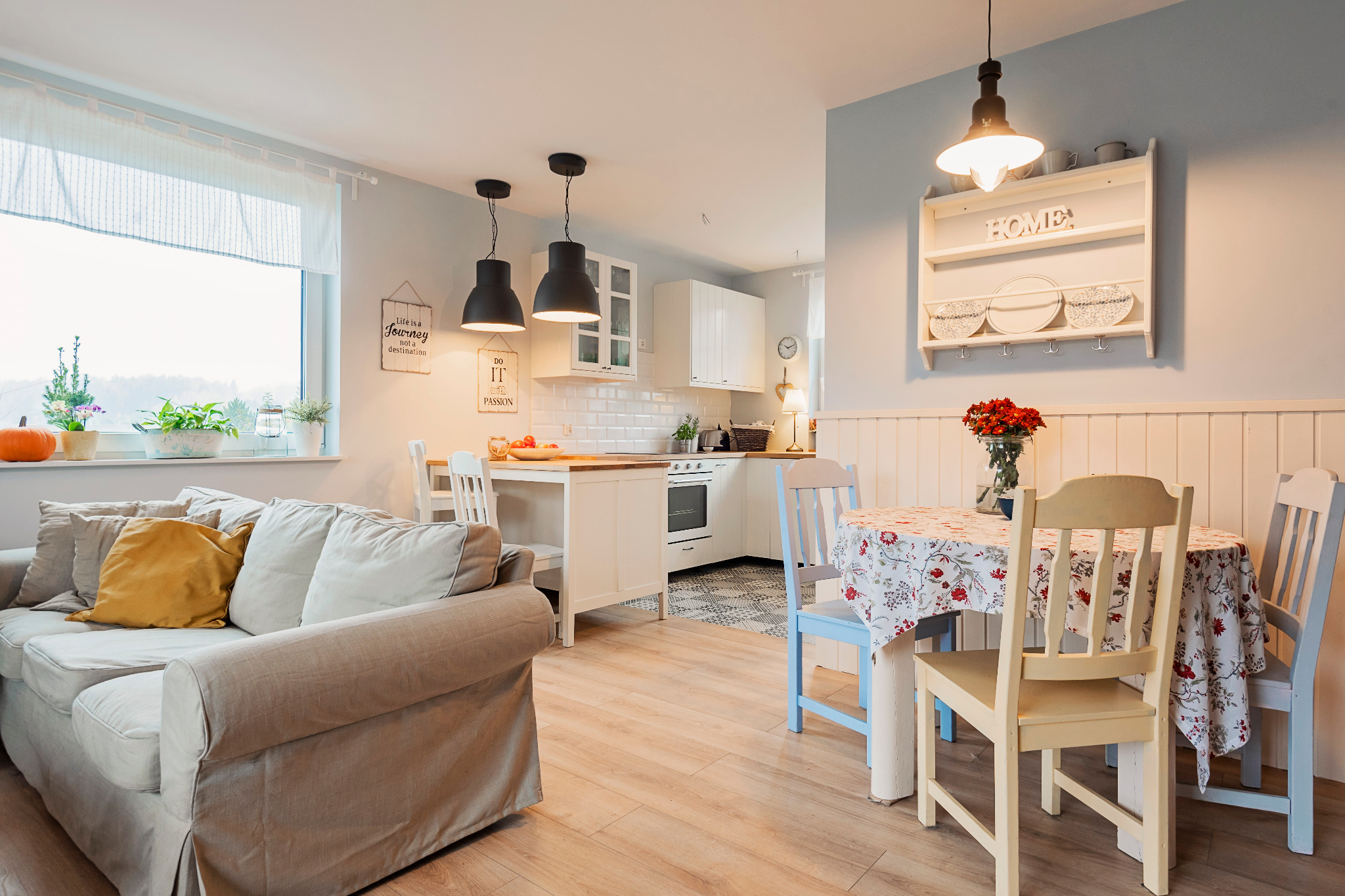 Wnętrza Nieoczywiste - projekt domu w stylu skandynawskim - salon, jadalnia, kuchnia